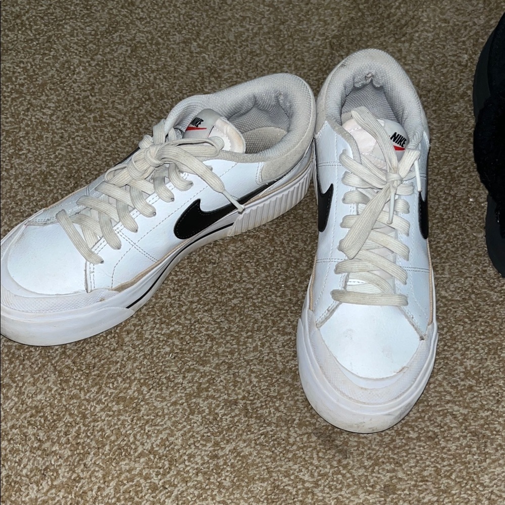 Nike Men's White and Black Casual Sneakers